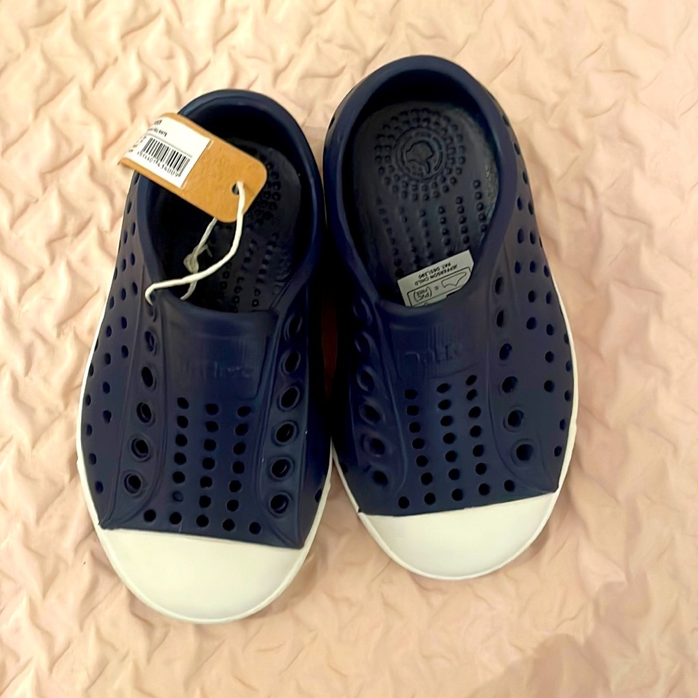 Natives jefferson style, size 5. new with tags.